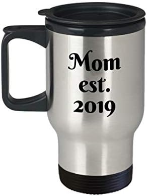 אמא הקימה ספל נסיעות לשנת 2019 מצחיק נירוסטה EST. רעיון למתנת מתנה של קפה קפה חידוש