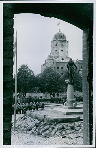 תצלום וינטג 'של אותה דגל מלחמה כחול -לבן מפואר של מלחמה ב- 13 במרץ האחרון 1940, טירת ויבורג.