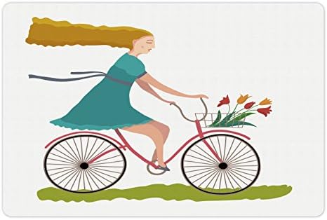 אמבסון אופניים לחיות מחמד מחצלת עבור מזון ומים, אישה צעירה על אופניים עם סל של צבעוני פרחי רכיבה באביב כפרי,