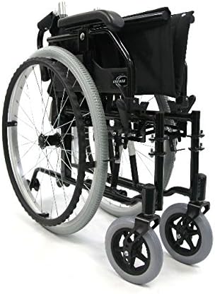 כיסא גלגלים קל במיוחד במשקל 28 ק ג עם משענת רגליים נשלפת ומשענת יד אחורית בשחור, מושב 18 על 17
