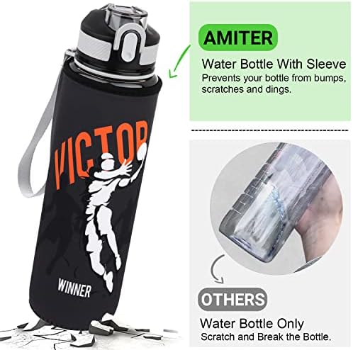 בקבוקי מים 32oz עם קש ושרוול, Amiter 1 ליטר BPA חופשי ואין בקבוק מים ספורט זיעה עם סמן זמן, כד מים